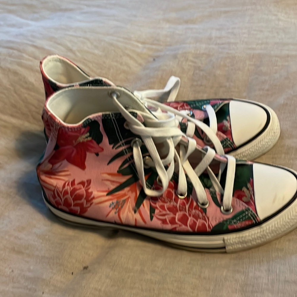 Converse high tops size 8